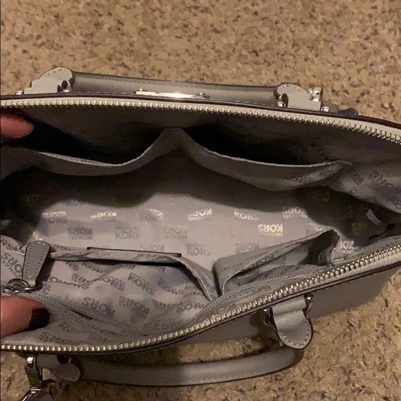 Light gray Michael Kors purse - Picture 3 of 16